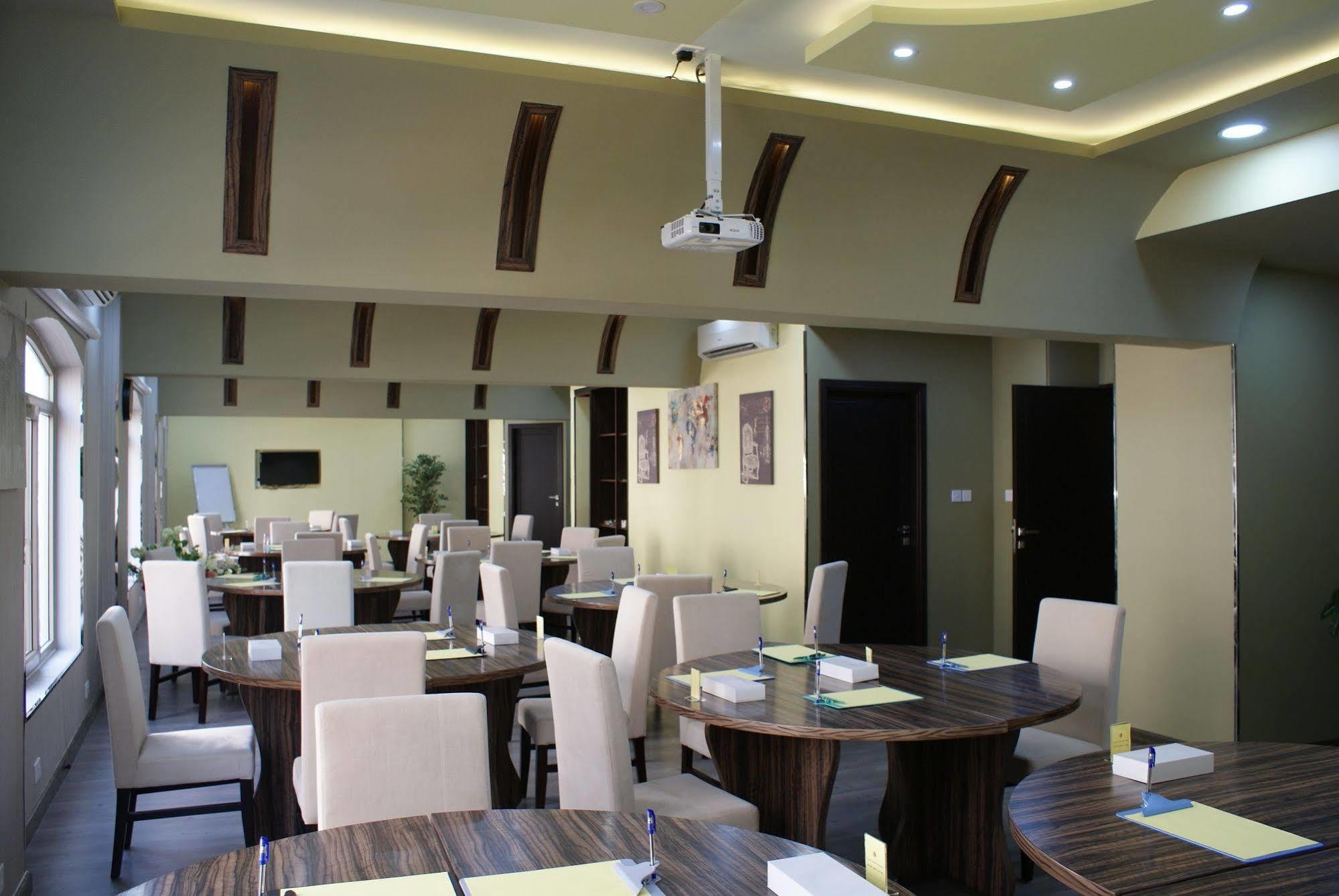 Weekend Hotel & Apartments Muscat Luaran gambar